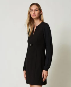 Robe Courte Avec Nœud Et Oval T