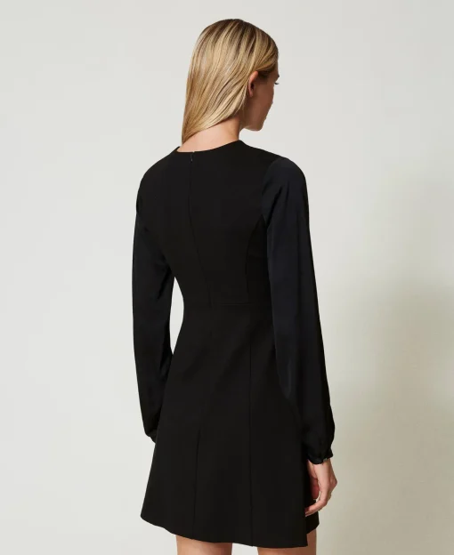 Robe Courte Avec Nœud Et Oval T
