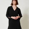 Robe Courte Avec Volant Et Chaîne Oval T