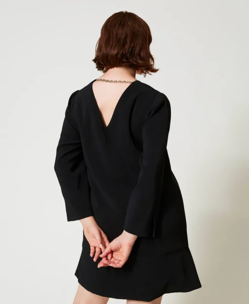 Robe Courte Avec Volant Et Chaîne Oval T