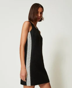 Robe Courte Effet Tissu Natté Avec Perles