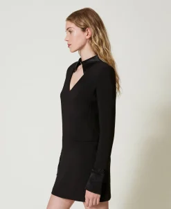 Robe Courte En Crêpe Avec Détails En Satin