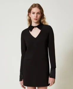 Robe Courte En Crêpe Avec Détails En Satin