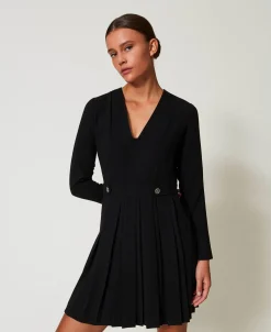Robe Courte En Crêpe Plissé Avec Boutons