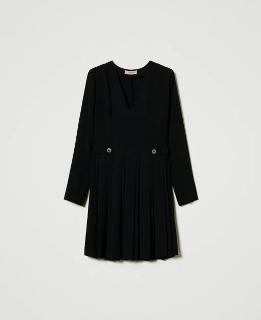 Robe Courte En Crêpe Plissé Avec Boutons