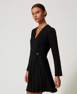 Robe Courte En Crêpe Plissé Avec Boutons