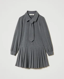 Robe Courte En Flanelle Avec Cravate