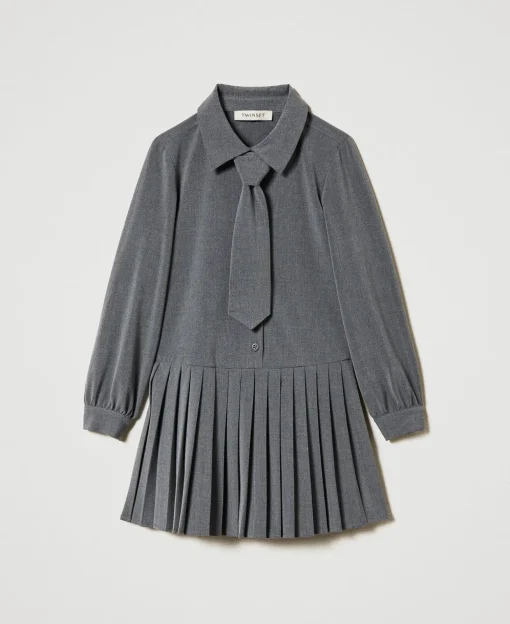 Robe Courte En Flanelle Avec Cravate