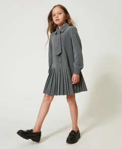 Robe Courte En Flanelle Avec Cravate