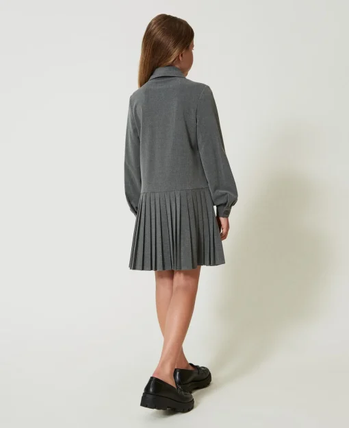 Robe Courte En Flanelle Avec Cravate