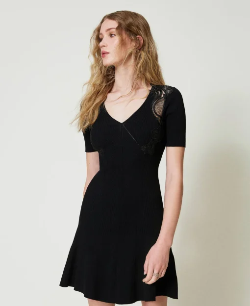 Robe Courte En Maille Avec Dentelle