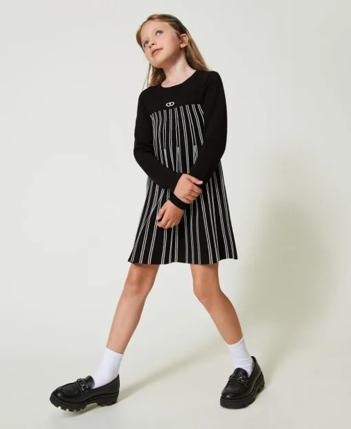 Robe Courte En Maille Avec Rayures Plissées