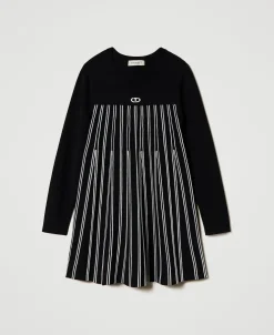 Robe Courte En Maille Avec Rayures Plissées