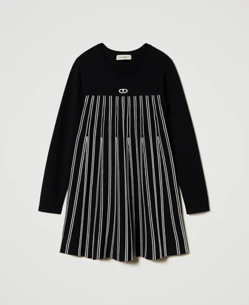 Robe Courte En Maille Avec Rayures Plissées