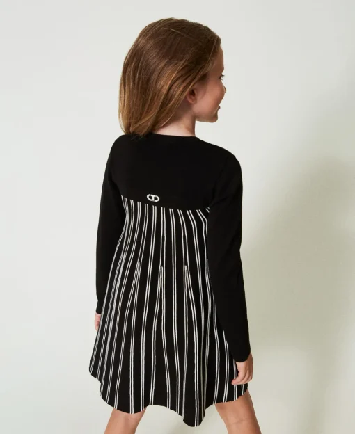 Robe Courte En Maille Avec Rayures Plissées