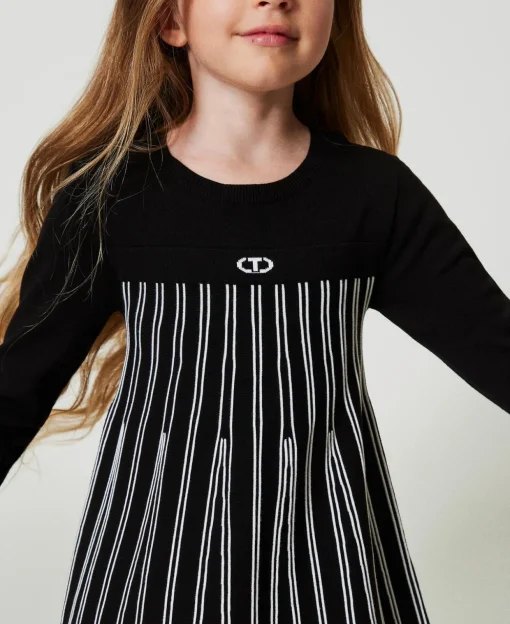 Robe Courte En Maille Avec Rayures Plissées