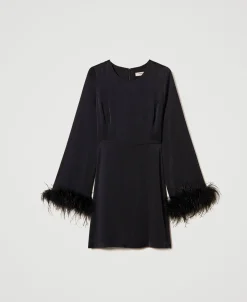 Robe Courte En Satin Avec Plumes
