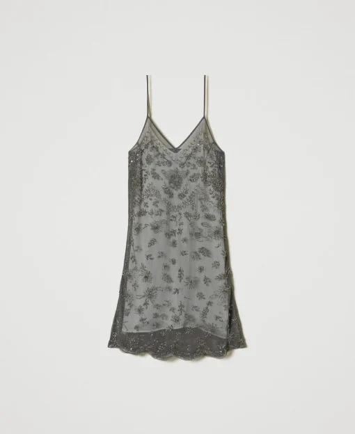 Robe Courte En Tulle Avec Broderie Réalisée à La Main