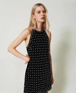 Robe Courte En Velours Brodé Avec Encolure Américaine