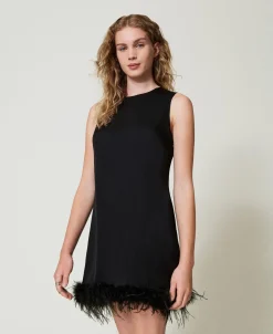 Robe Courte Sans Manches En Satin Avec Plumes