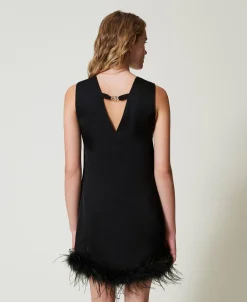 Robe Courte Sans Manches En Satin Avec Plumes
