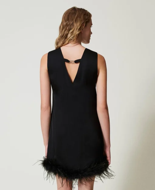 Robe Courte Sans Manches En Satin Avec Plumes
