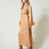 Robe Longue En Satin Avec Plumes