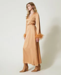 Robe Longue En Satin Avec Plumes