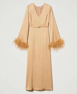 Robe Longue En Satin Avec Plumes