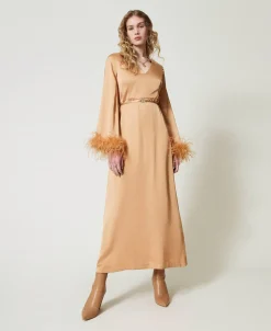 Robe Longue En Satin Avec Plumes