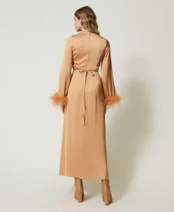 Robe Longue En Satin Avec Plumes