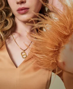 Robe Longue En Satin Avec Plumes