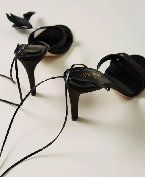 Sandales Avec Lacets Et Plumes
