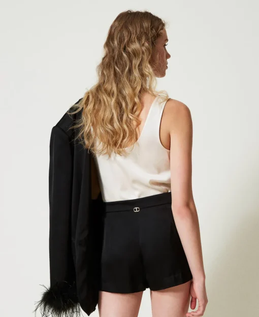 Short En Satin