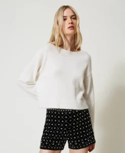 Short En Velours Brodé