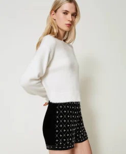 Short En Velours Brodé