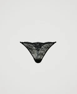 String En Dentelle